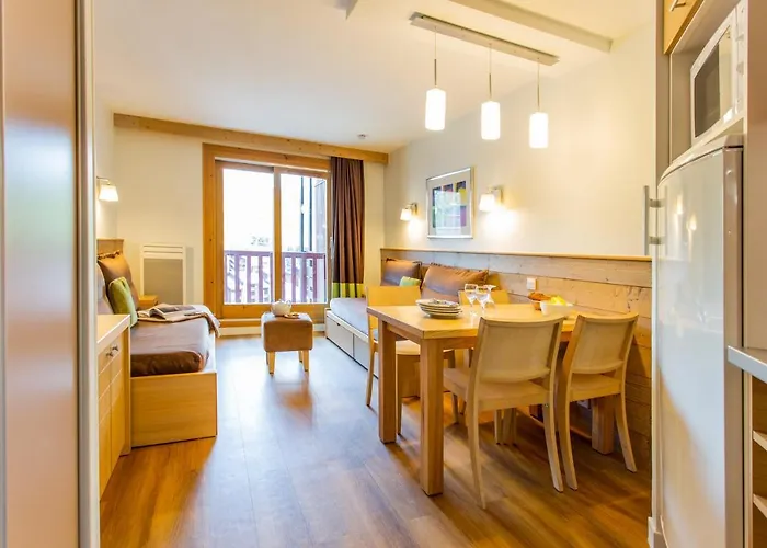 玛伊瓦双子座公寓酒店