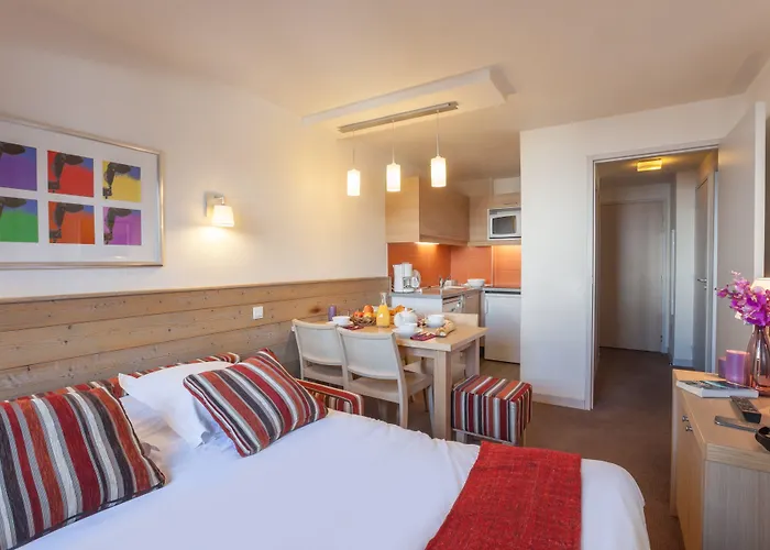 玛伊瓦双子座公寓酒店 3*