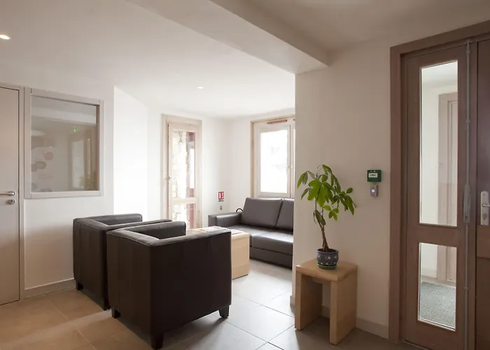 玛伊瓦双子座公寓酒店 3*