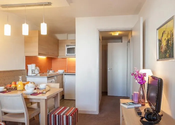 玛伊瓦双子座公寓酒店 3*